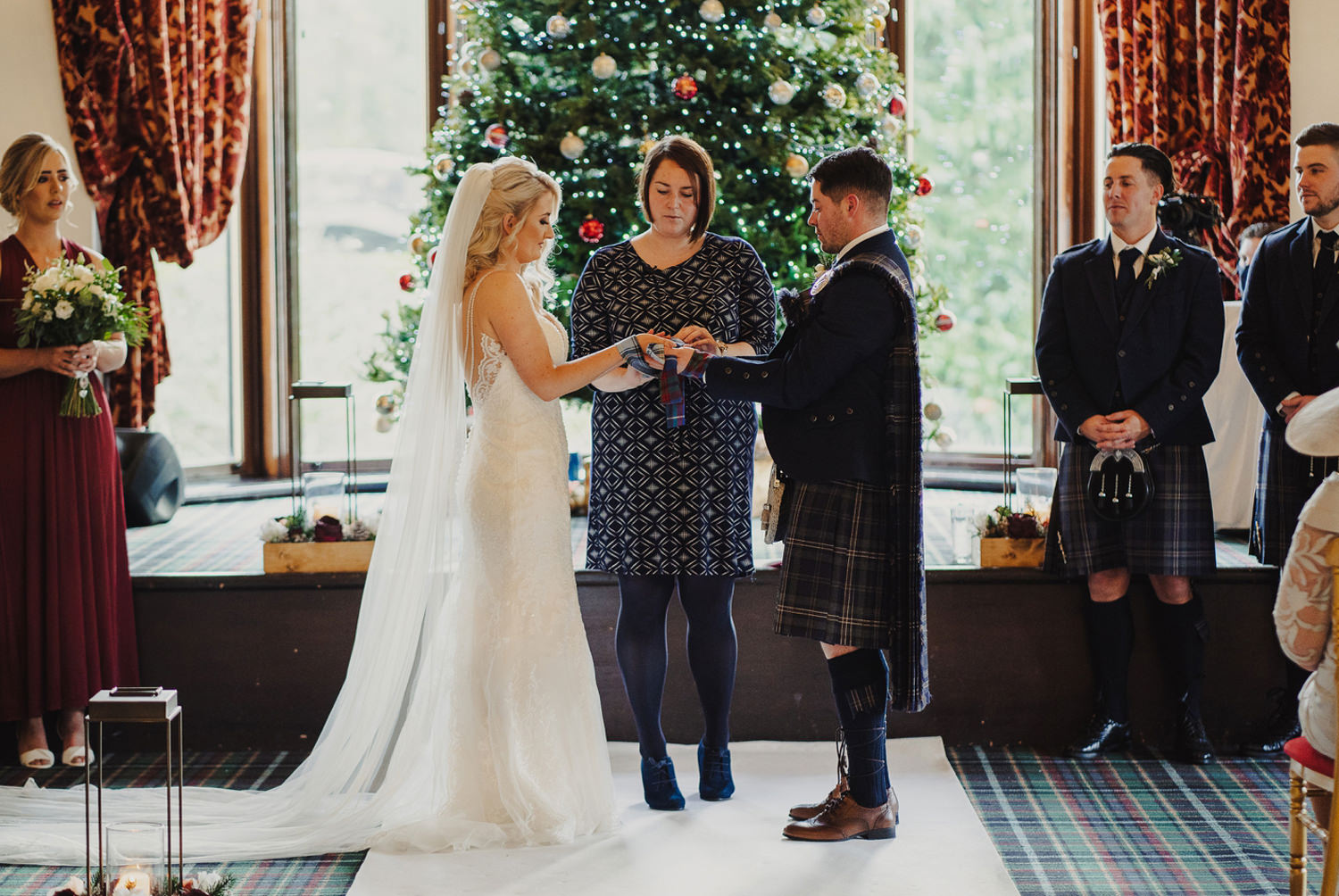 handfasting ceremony at brig o'doon