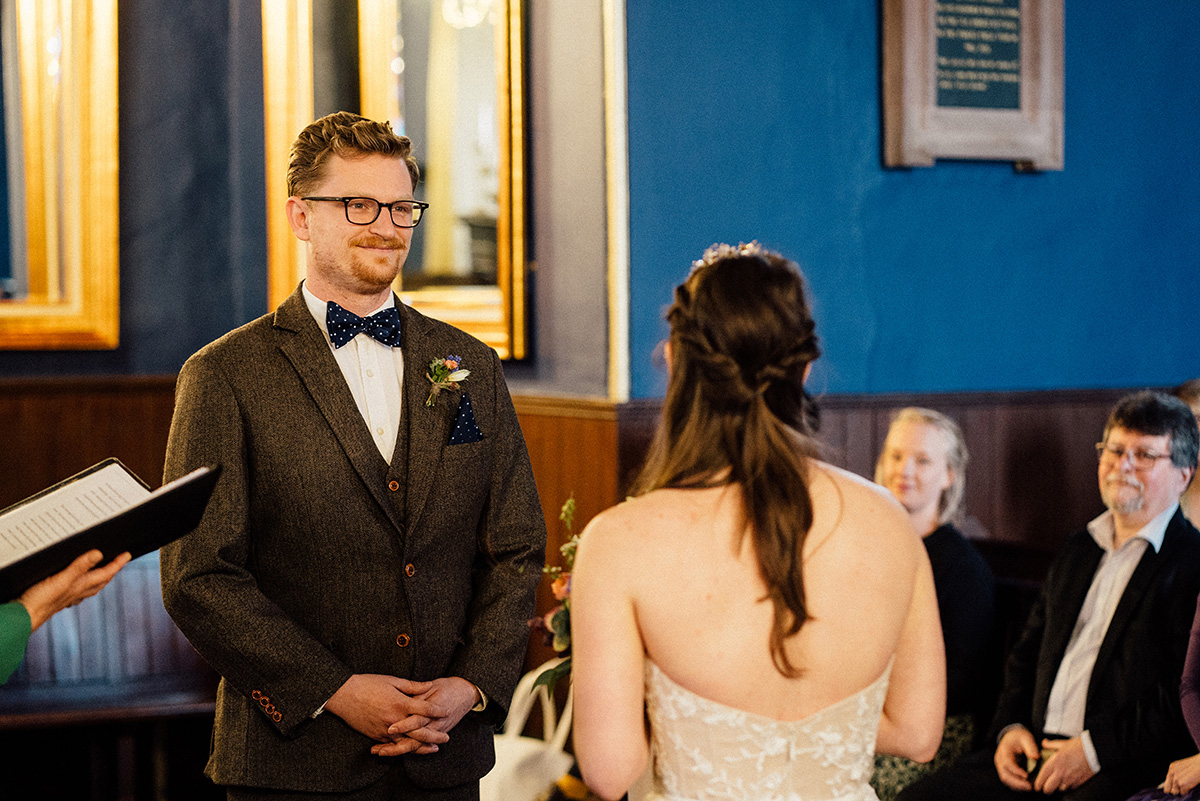 couple saying vows at the Dunbar chapel 