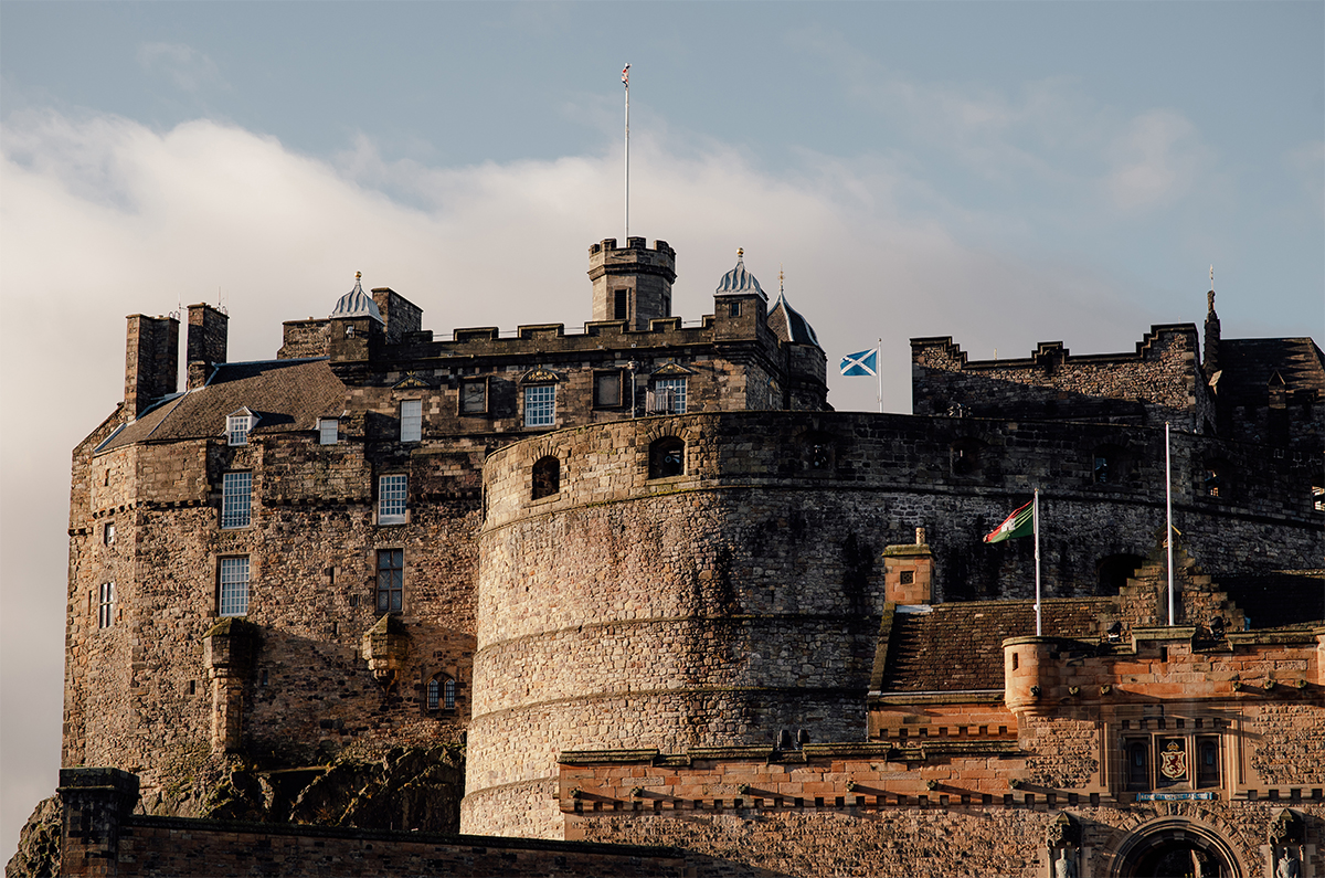 The couple getting engaged at the Edinburgh Castle.