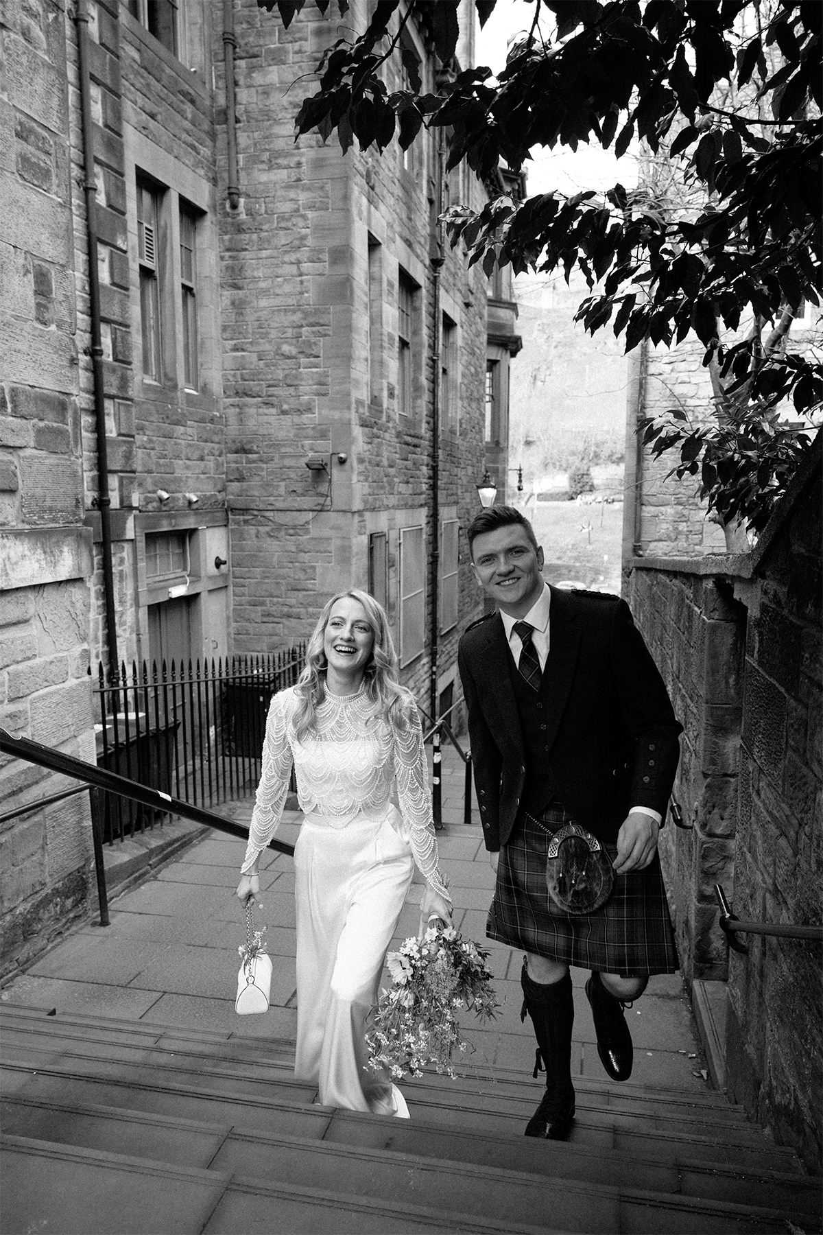 Couple walking up to the Vennel with their wedding photographer.