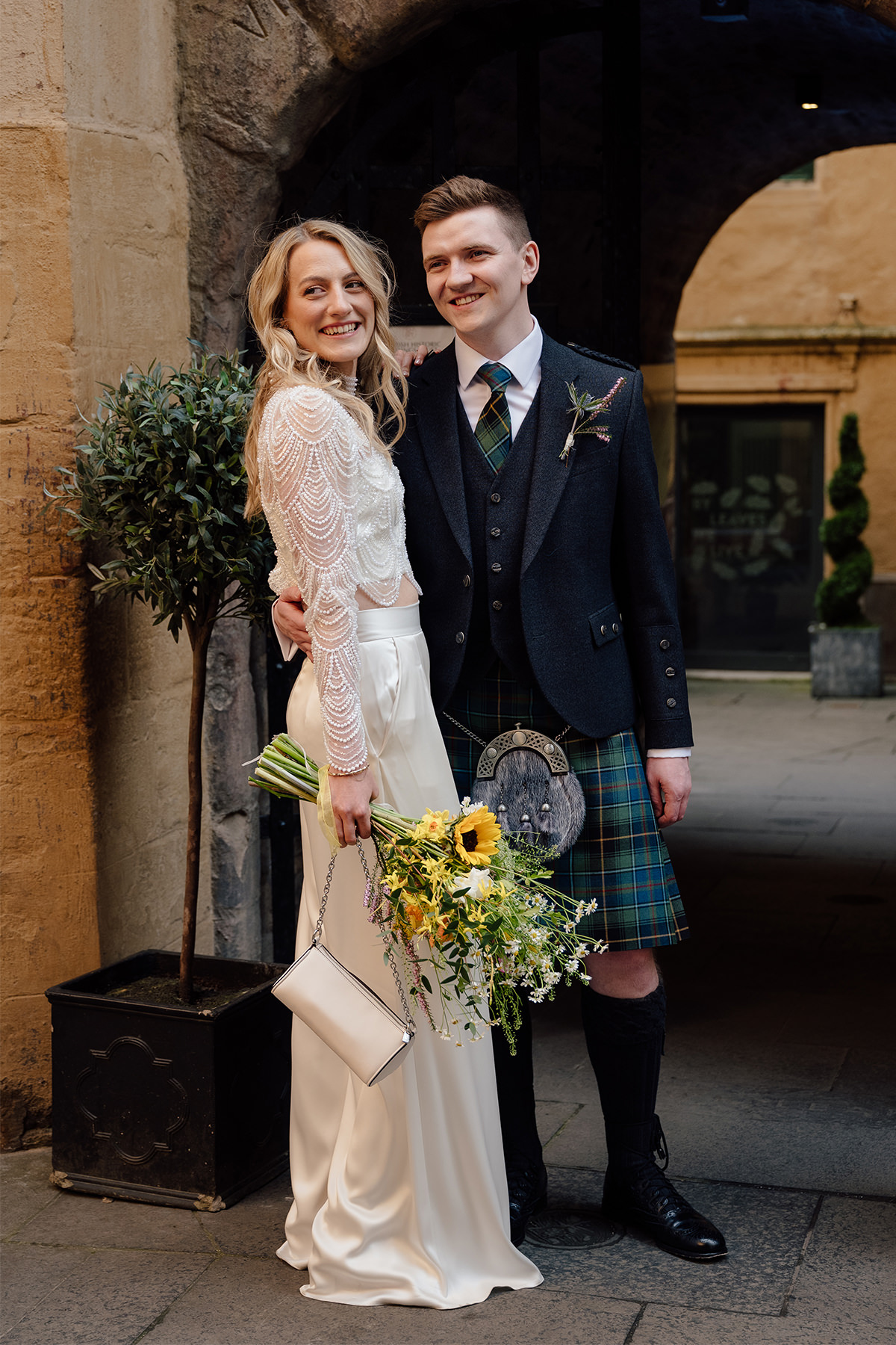 Wedding couple posing for the photos outside the Riddle's court in Edinburgh.