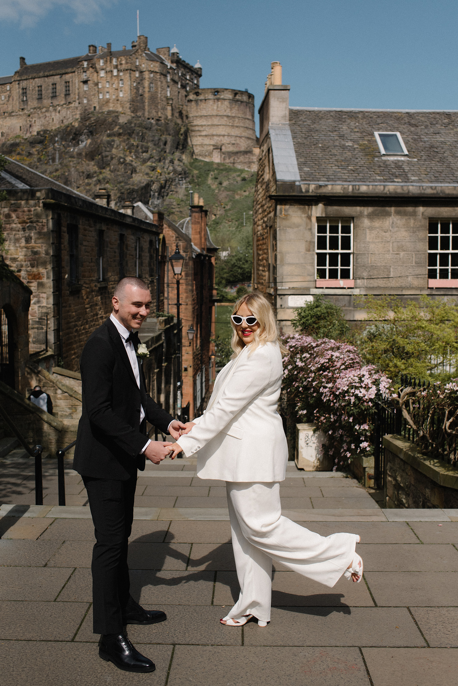 Edinburgh elopement couple at the Vennel.